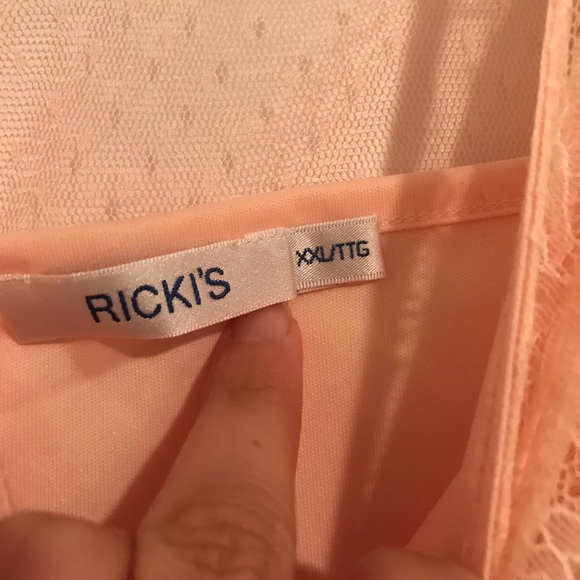 Ladies Blouse - Picture 2 of 2